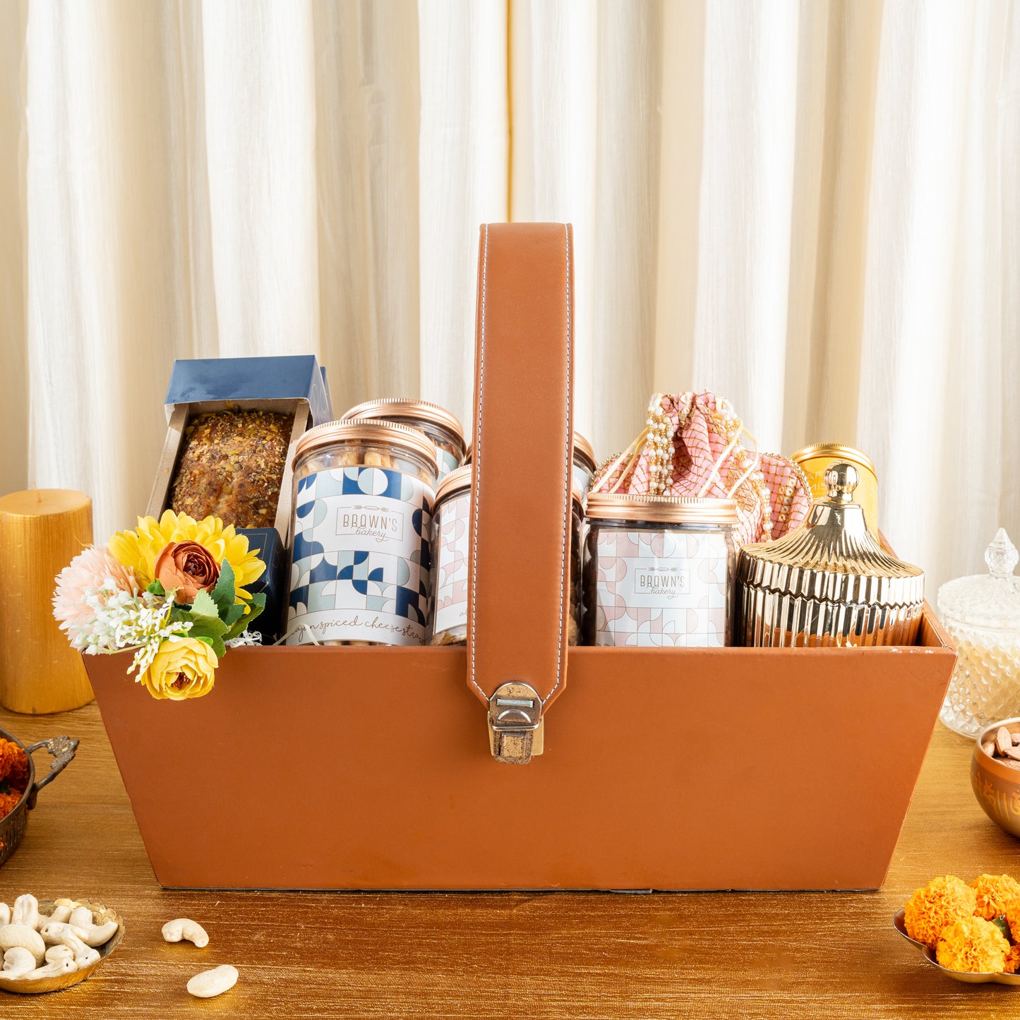 TAN LEATHER BOAT HAMPER