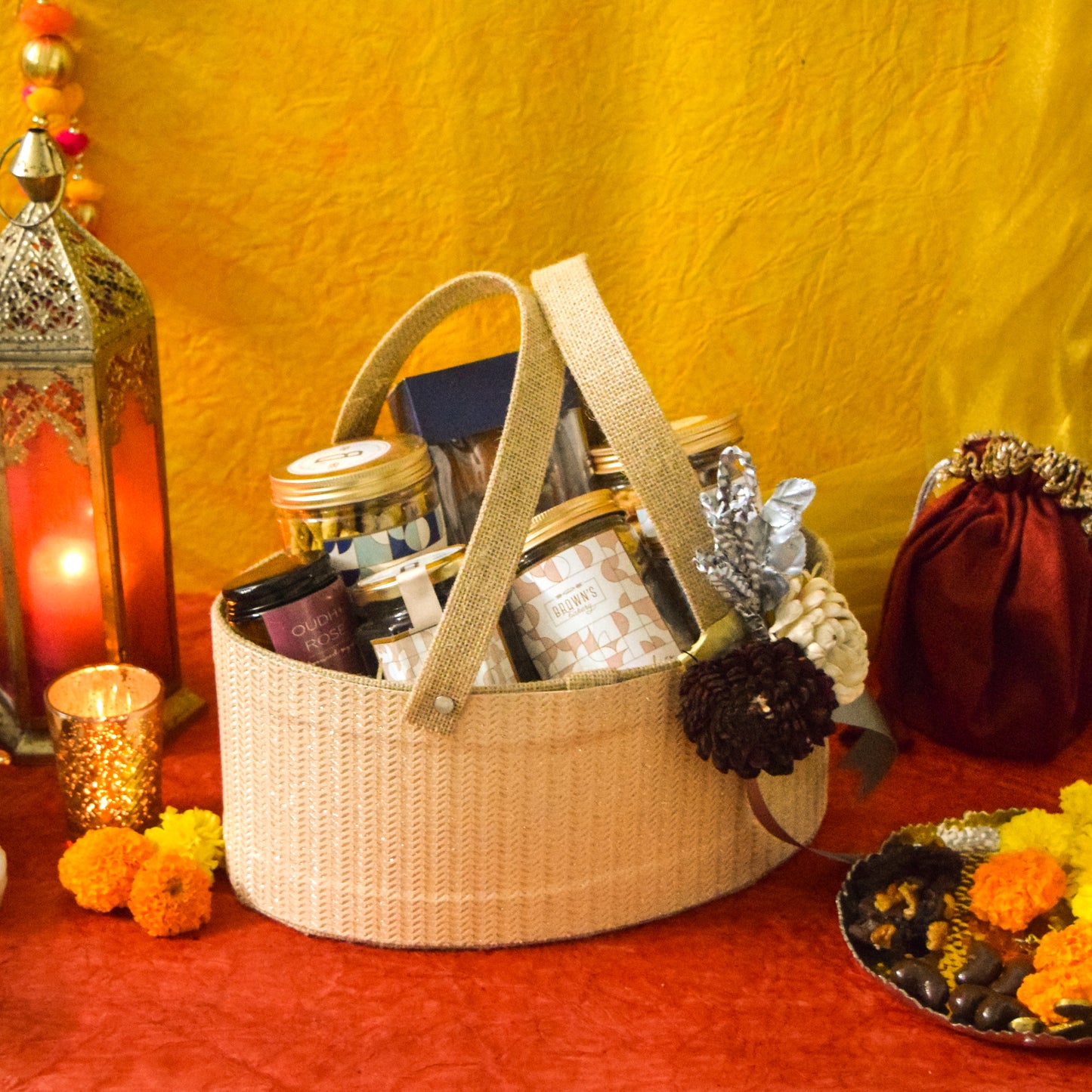 GOLD JUTE HAMPER