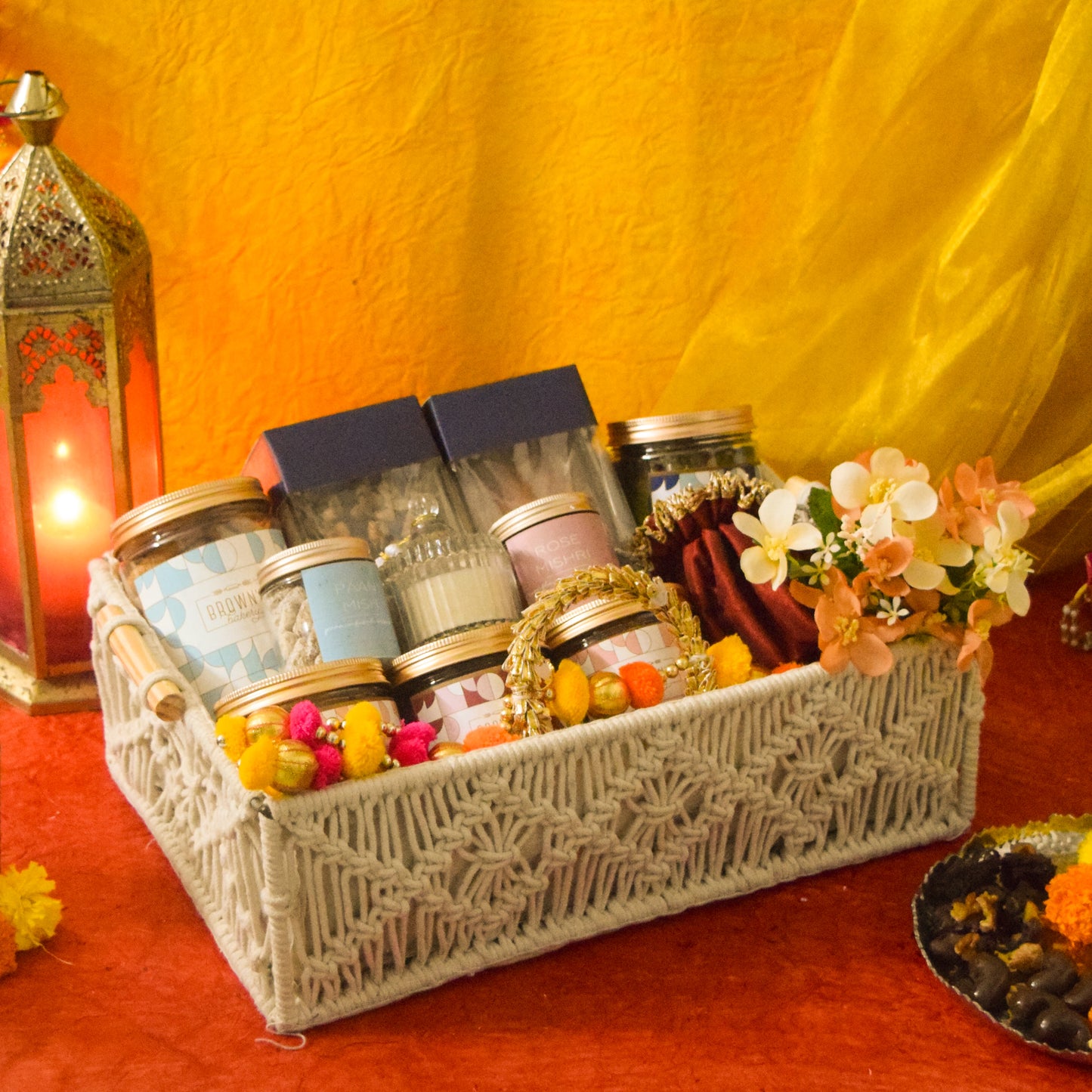 IVORY MACRAME HAMPER