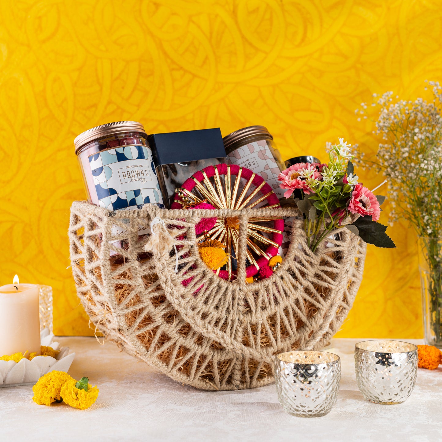 THE HALF MOON JUTE HAMPER